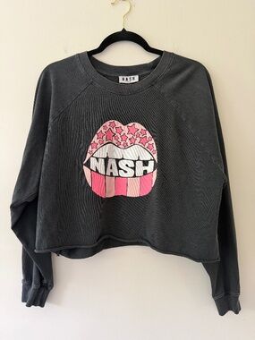 NASH Harlow Cotton Long Sleeve Cropped Graphic Tee Novelty Lips Dark Charcoal LG